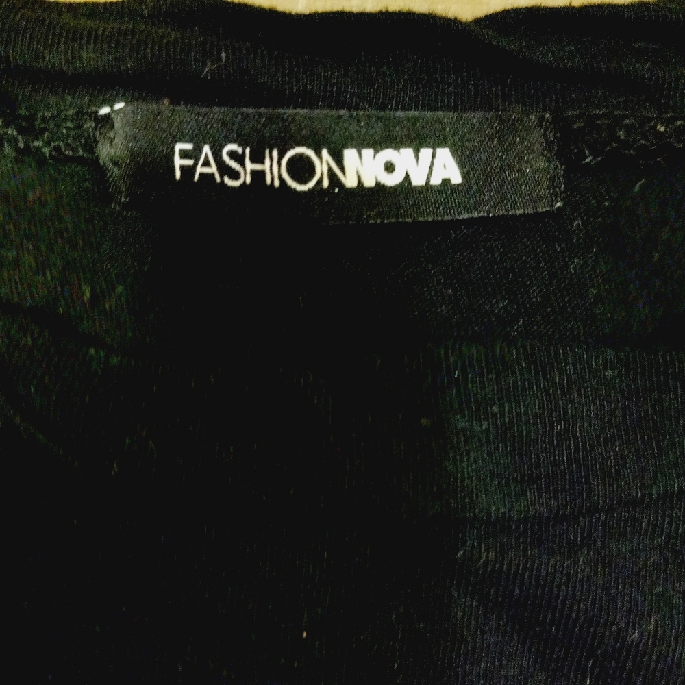 FASHION NOVA TEE.  AMBER ROSE - Picture 2 of 4